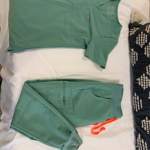 Figs scrubs xs top and bottom.